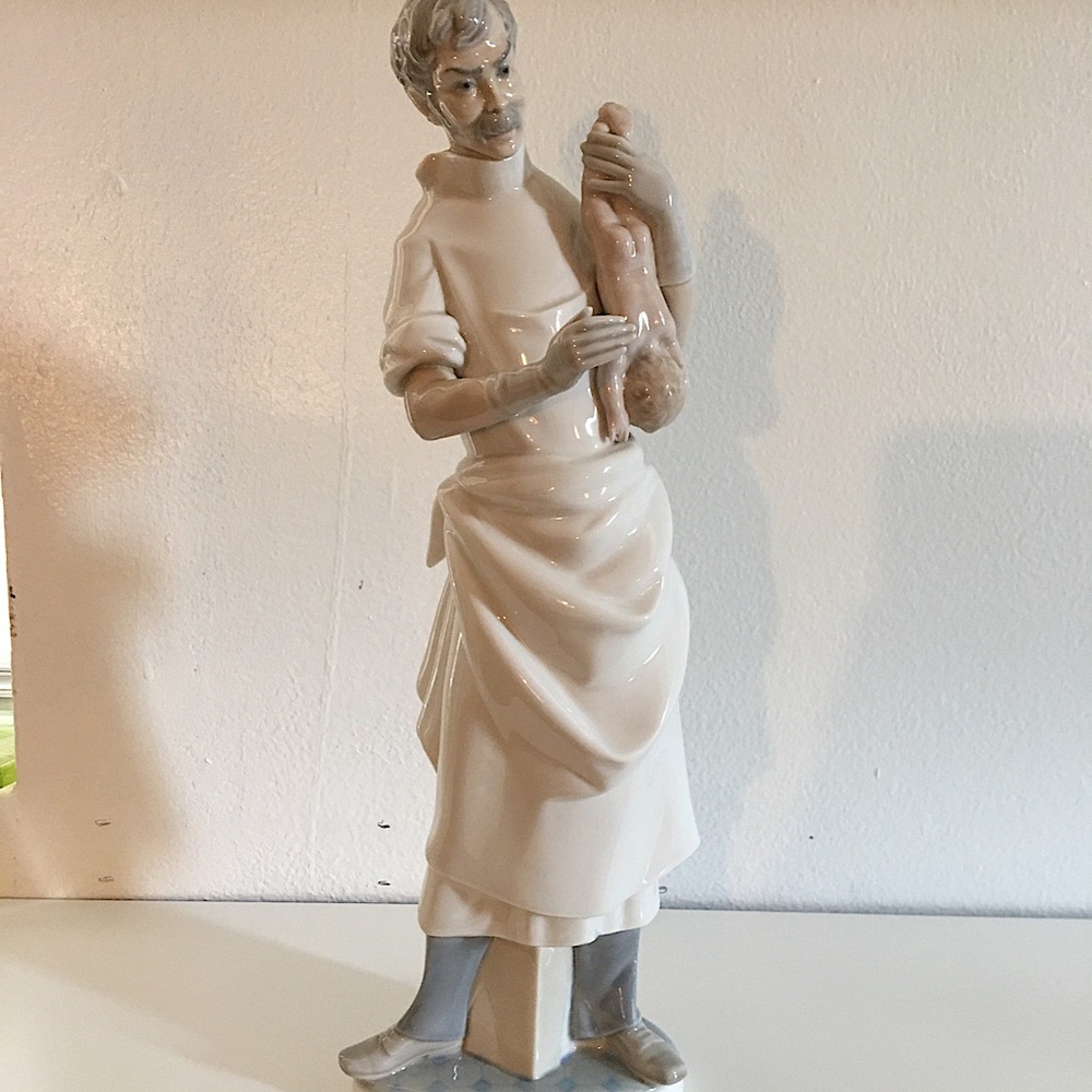LLADRÓ RETIRED: 1992 OBSTETRICIAN